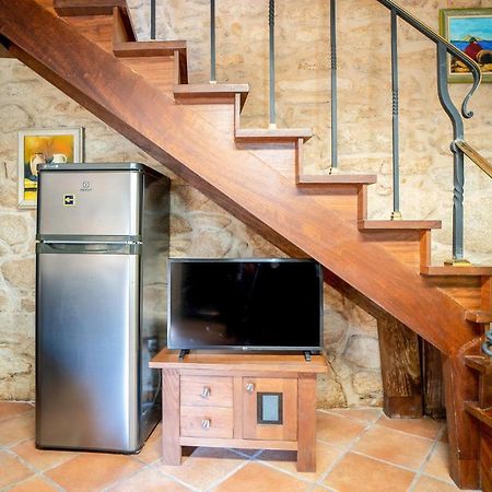 2 Bedroom Amazing Home In Muros Buitenkant foto