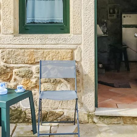 2 Bedroom Amazing Home In Muros Buitenkant foto