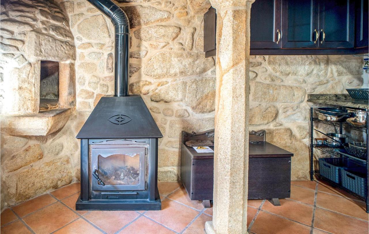 2 Bedroom Amazing Home In Muros Buitenkant foto