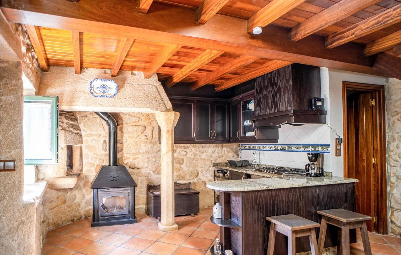 2 Bedroom Amazing Home In Muros Buitenkant foto